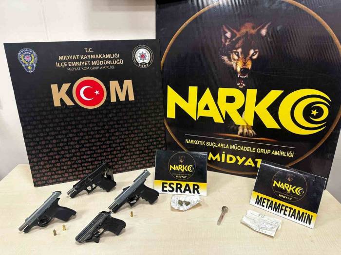 Midyat Polisi 5 Adet Ruhsatsız Tabanca Ve Paketler Halinde Uyuşturucu Ele Geçirdi