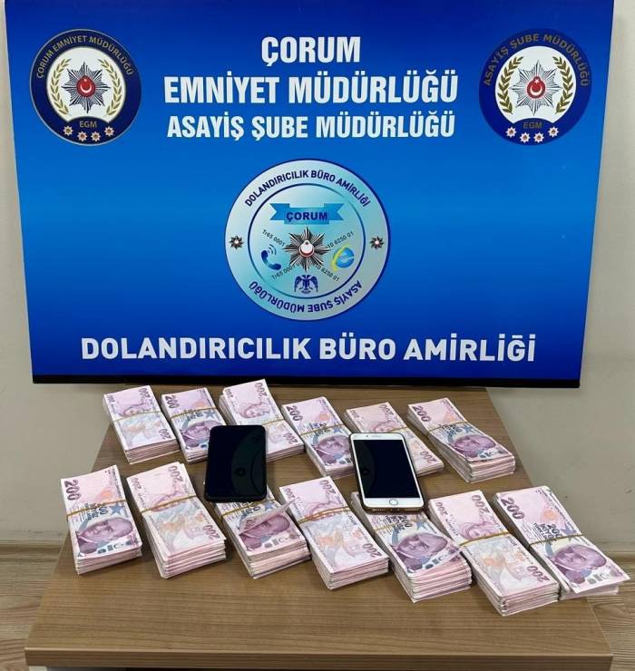 Dolandırıcıların Cami Avlusundaki Vurgununa Polisten Suçüstü Baskın: 3 Gözaltı
