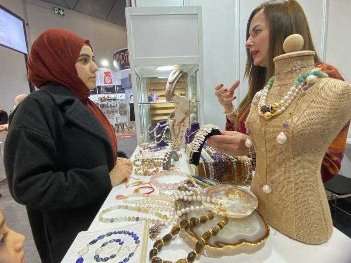 Kadınların En Çok İlgisini Çeken Fuar: İşte Değerli Ve Sahte Taş Arasındaki İnce Çizgi