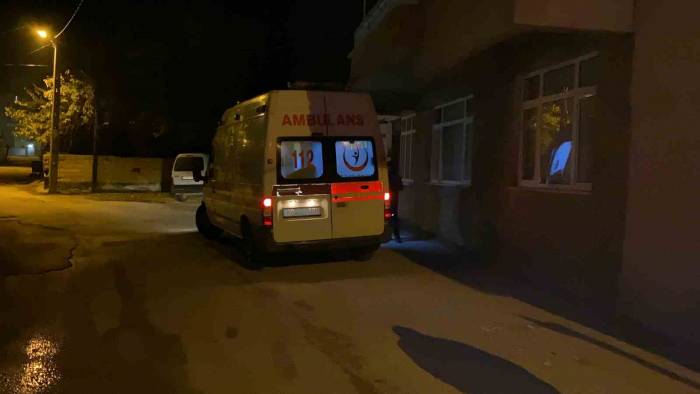 Edirne’de Çıkan Yangında 2 Kişi Dumandan Etkilendi