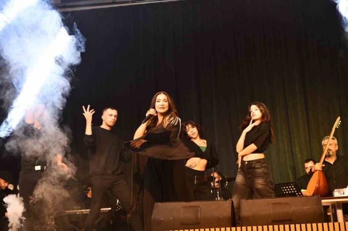 Esenyurt’ta 2.kardeş Festivali’nde Doğu Anadolu Gecesi Rüzgarı