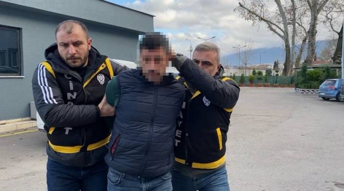 Bursa’da Eşini Öldürüp Kaçan Şüpheli, Fırının Deposunda Saklanırken Yakalandı