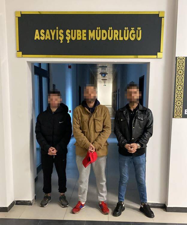 Kocaeli’de 2 Kişiyi Tekmeleyip Acımasızca Kemerle Döven Şahıslar Yakalandı