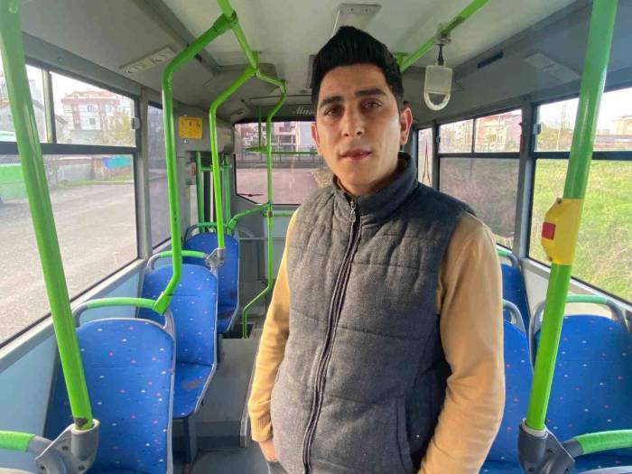 Tartakladığı Kadını Otobüsten İndiren Şoför: "Kendisinden Bin Kere Özür Diliyorum"