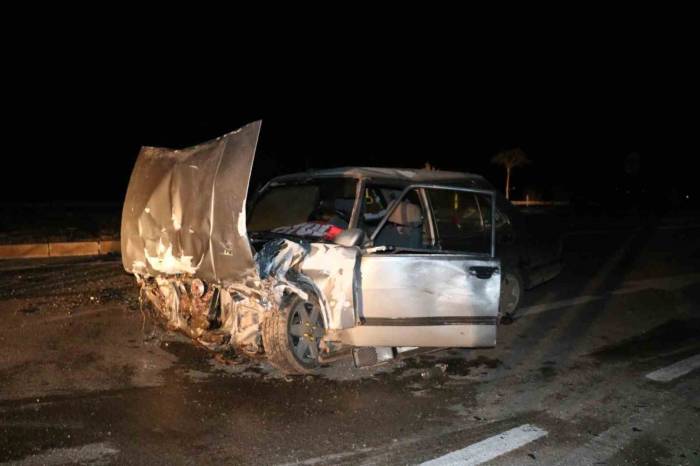Hurdaya Dönen Araçlarda 3 Kişi Yaralandı