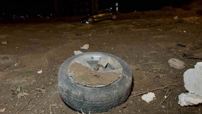 Alkollü Sürücünün Kullandığı Araç Kontrolden Çıkıp Şarampole Düşerek Kuma Saplandı