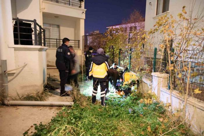 Sevgilisiyle Tartışan Kadın 3. Kattaki Rezidansın Balkonundan Düştü