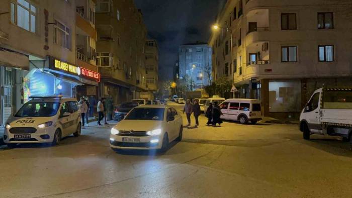 Bağcılar’da 2 Şahıs, Girdikleri Manavda Tartıştıkları 2 Kişiyi Silahla Vurdu