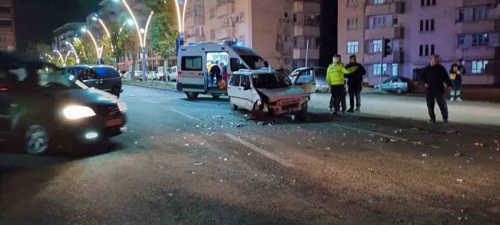 Batman’da Trafik Kazası: 2 Yaralı
