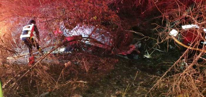 Burdur’da Kontrolden Çıkan Otomobil Takla Atıp Şarampole Devrildi: 2 Yaralı