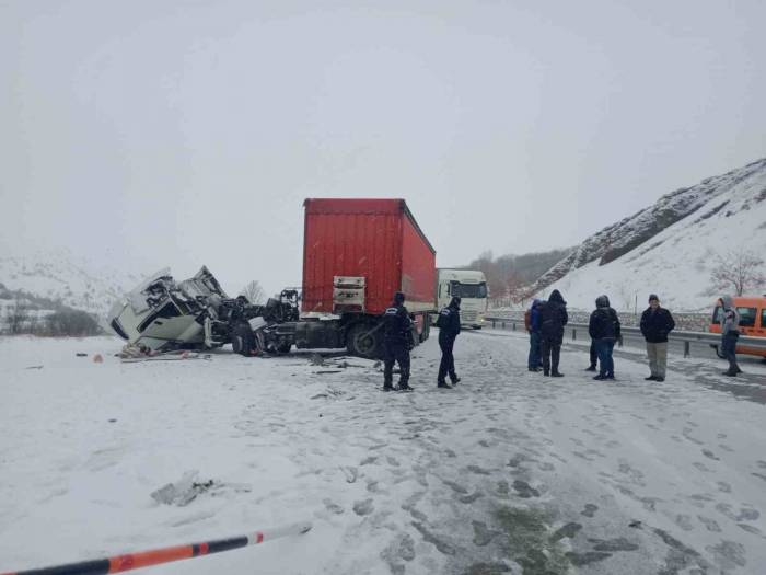 Kar Yağışı Trafik Kazalarına Neden Oldu