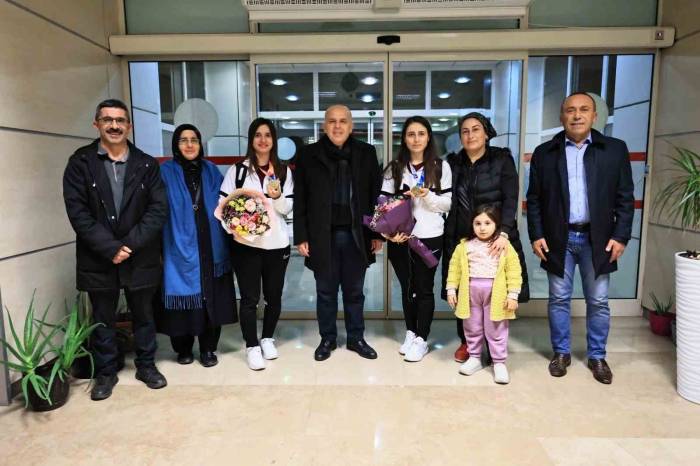 Denizli’nin Milli Gururları Evine Döndü