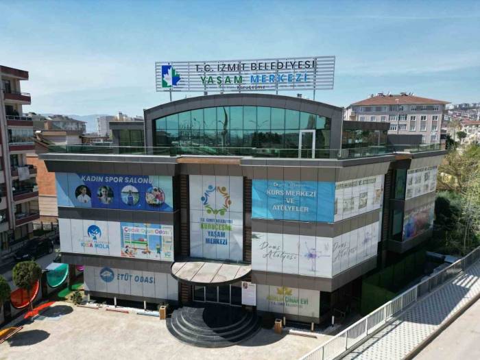 Başkan Hürriyet: "Bu Alan Kuşaklar Arası Yaşam Merkezine Dönüştü"