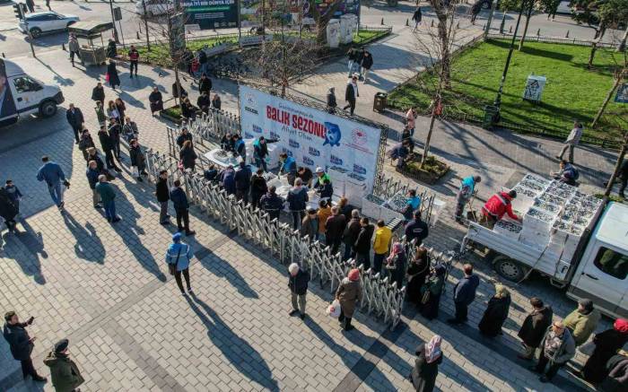 Gaziosmanpaşalı Vatandaşlara 3 Ton Balık Dağıtıldı