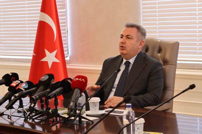 İzmir Valisi’nden Basın Mensuplarıyla Asayiş Ve Güvenlik Toplantısı