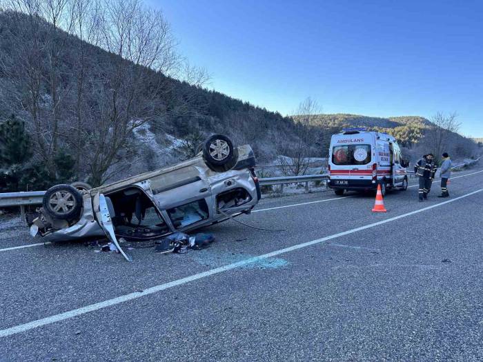 Virajı Alamayan Hafif Ticari Araç Takla Attı: 1 Yaralı