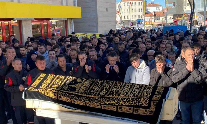 Anten Tamir Ederken 3. Kattan Düşüp Hayatını Kaybeden İtfaiye Görevlisi Toprağa Verildi