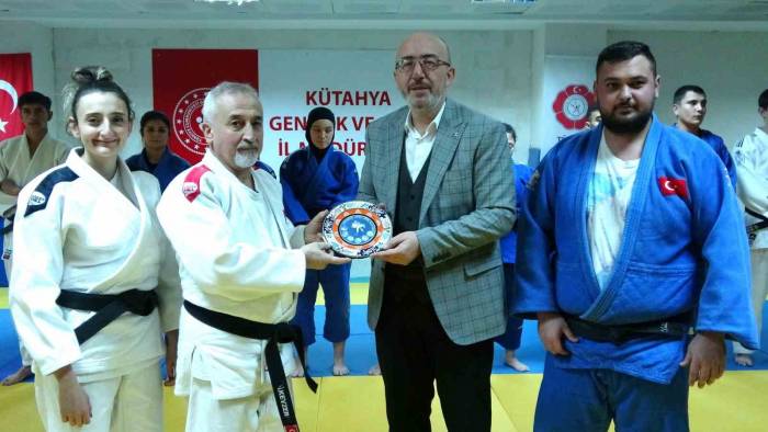Kütahya’da Judo Ve Atıcılıkta Ulusal Ve Uluslararası Yarışmalarda Başarı Elde Eden Sporcular Ödüllendirildi