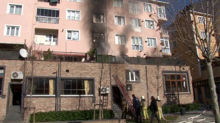 Ümraniye’de Alev Alev Yanan Daire Kullanılamaz Hale Geldi