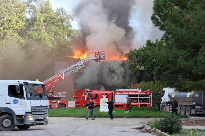 Adana’daki Hastane Yangını Sürüyor: Tüm Bina Alevlere Teslim Oldu