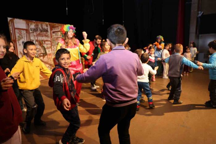 Gölbaşı Belediyesinden Çocuklar Ve Yetişkinler İçin Tiyatro Gösterimleri