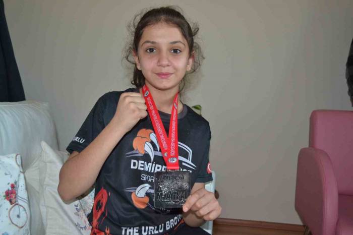 12 Yaşına 9 Şampiyonluk Sığdırdı, Son Şampiyonada Avrupa İkincisi Oldu