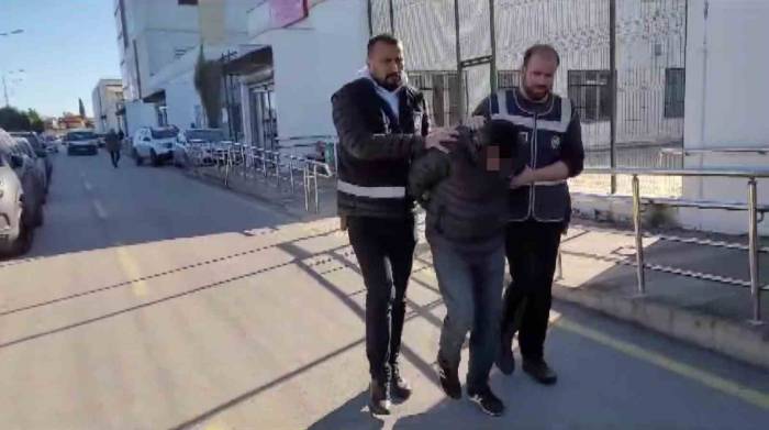 Seyhan Polisi İki Evden Cephanelik Ele Geçirdi