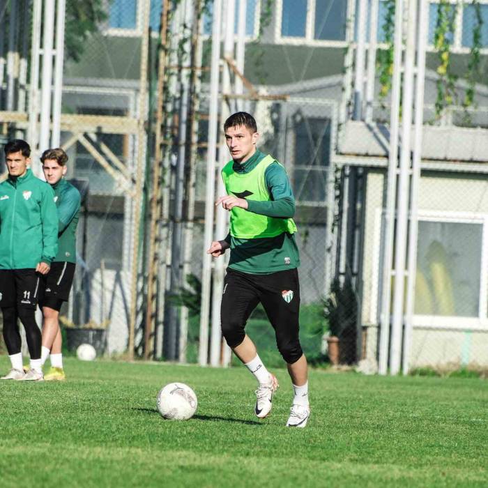 Bursaspor İdman Sonrası Kampa Girdi