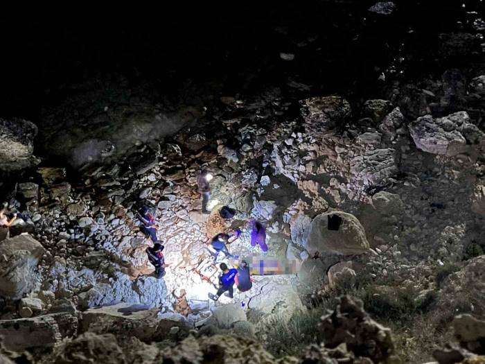 Bozcaada’da Uçurumdan Düşerek Ölen Kadının Sevgilisi Tutuklandı