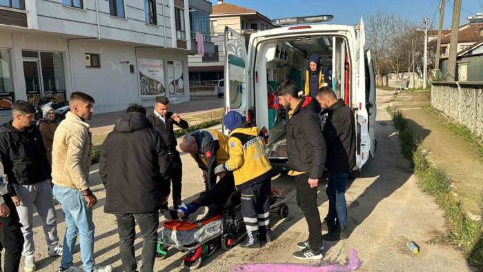 Hafif Ticari Araç İle Çarpışan Bisikletli Yaralandı