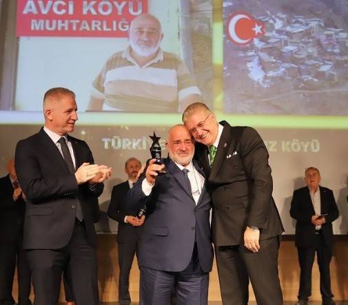 Köyünde Sigara Tüketimine Savaş Açan Muhtar Ödüllendirildi