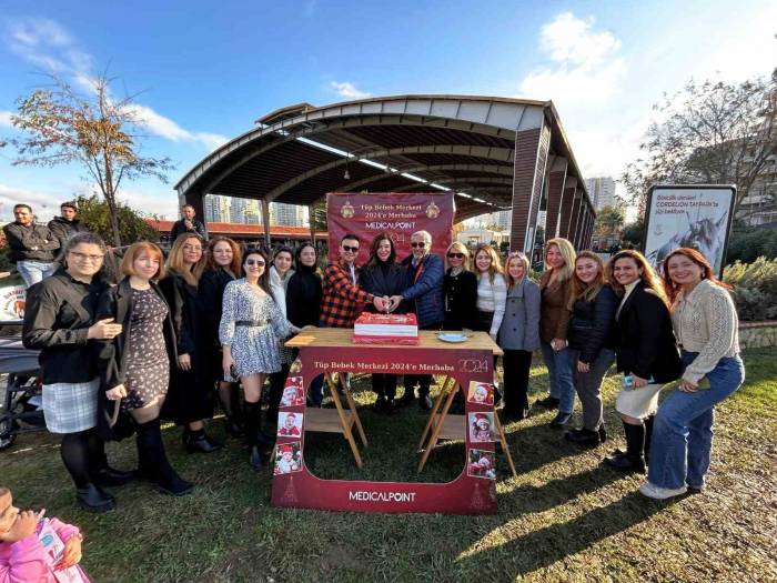 İeu Medical Point Hastanesi Tüp Bebek Merkezi Yeni Yıla "Merhaba" Dedi