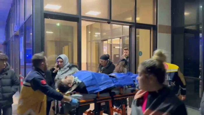 İstinat Duvarından 10 Metre Aşağıya Düşen Çocuğu İtfaiye Kurtardı
