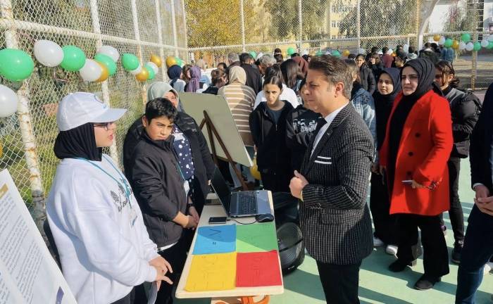 Silopi’de Öğrenciler Projelerini Bilim Şenliğinde Sergiledi