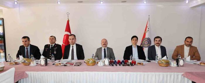 Vali Osman Varol, Basın Mensuplarıyla Bir Araya Geldi