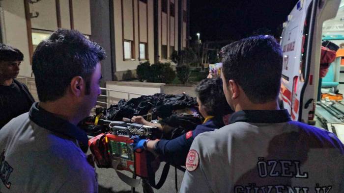 Otomobil İle Çarpışan Motosikletin Sürücüsü Ağır Yaralandı