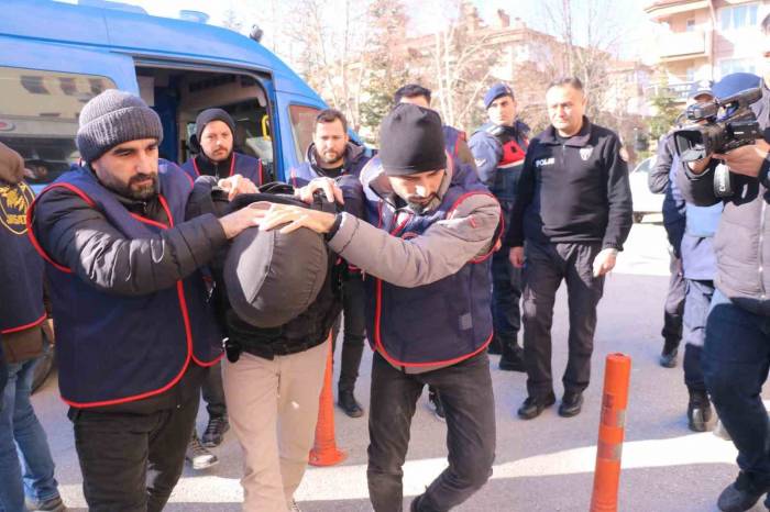 4 Kişiyi Öldüren Katil Zanlısı Adliyeye Çelik Yelekle Getirildi