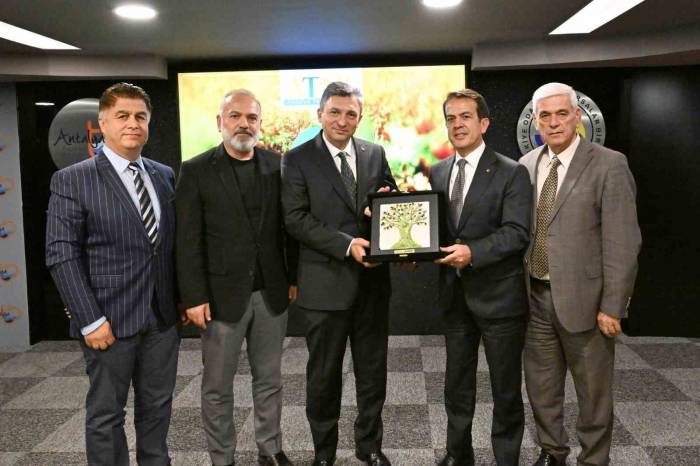 Vali Şahin: "Çocuklarımıza Tarımın İtibarlı İş Olduğunu Anlatmalıyız"