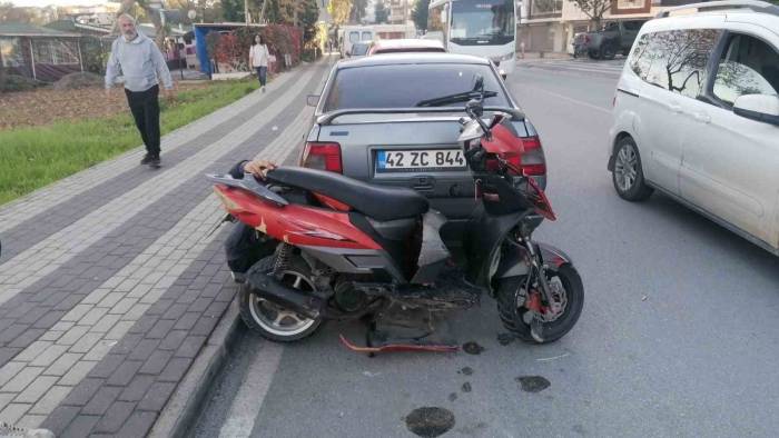 Motosiklet İle Otomobil Kavşakta Çarpıştı, Otomobil Sürücüsü 2,44 Promil Alkollü Çıktı