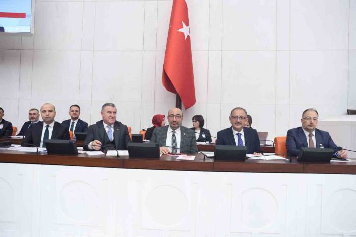 Bakan Özhaseki: “İstanbul’da 300 Bin Konutun Dönüşümünü Sağlayacağız”