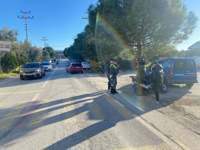 Balıkesir’de Jandarma 18 Aranan Şahsı Yakaladı