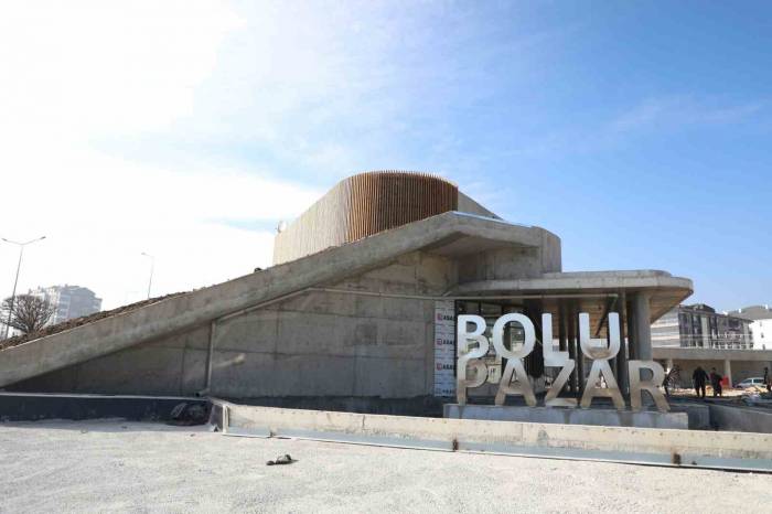 İnşaat Halindeyken Kendiliğinden Çöken Pazar Alanı Yeniden Yapıldı