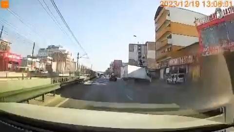 Bursa’da Sinyal Vermeden Şerit Değiştiren Otomobil Faciaya Neden Oluyordu
