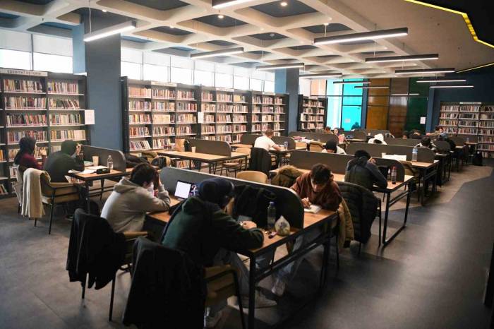 Gençlerin Yeni Adresi: Kitap Kahve