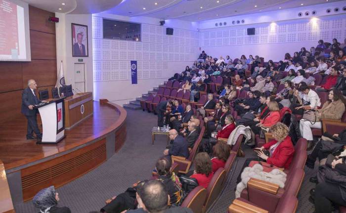 Sağlık Hizmetlerine Multidisipliner Bakış Sempozyumu Düzenlendi
