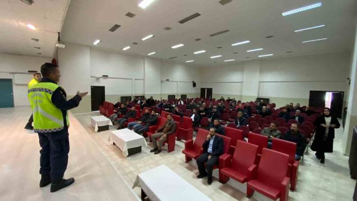 Elazığ’da Öğrenci Ve Servis Şoförlerine Trafik Eğitimi