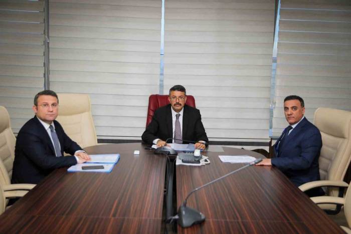 Vali Çelik, Yüksekova Selahaddin Eyyubi Havalimanında İncelemelerde Bulundu