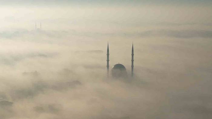 İstanbul’da Büyüleyici Sis Manzarası Havadan Görüntülendi