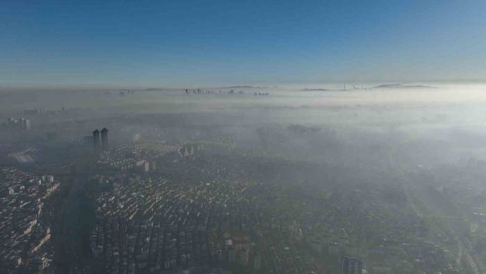 İstanbul’da Sis Etkili Oldu: Kartpostallık Manzara Havadan Görüntülendi