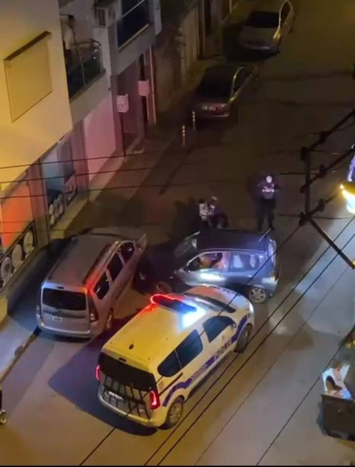 İzmir’de Nefes Kesen Kovalamacada Zehir Tacirleri Kıskıvrak Yakalandı